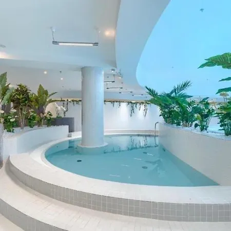Family Hanza Tower Pool & Sauna & Jacuzzi Appartement *